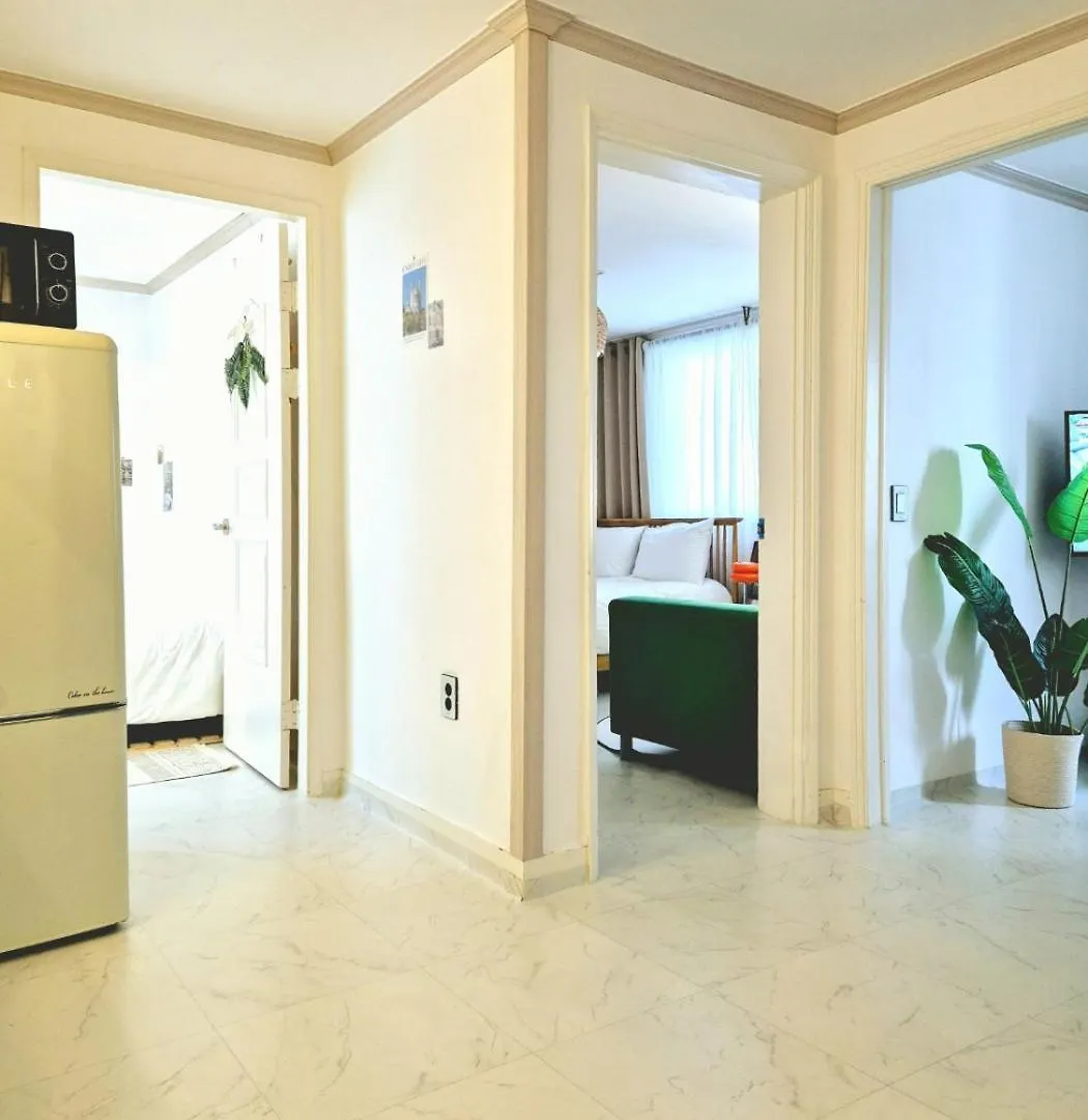 Gamhee Stay, 2 Minutes Walk From Sinjeong Station ソウル特別市 アパート